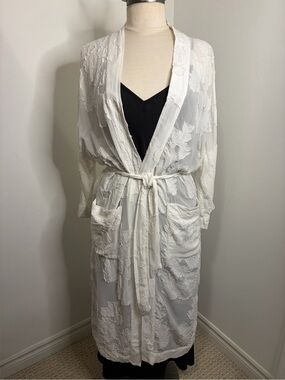 WILFRED (ARITZIA) White Textured Floral Burnout Long Robe/Duster SIZE SMALL